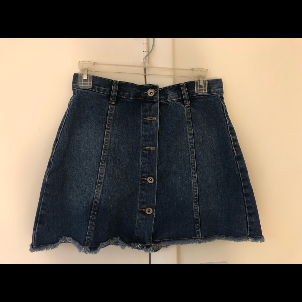 Botton front denim skirt
